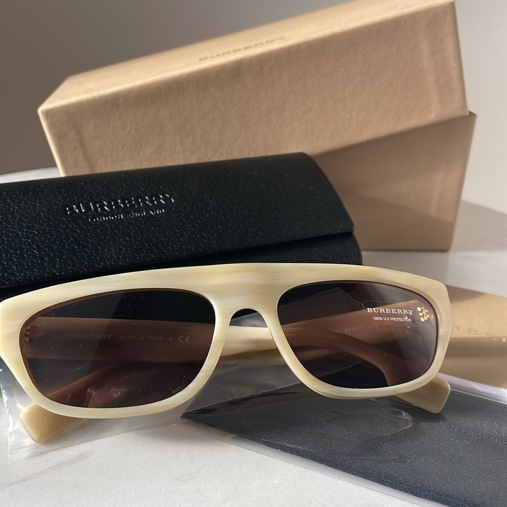 NWT Burberry Monogram Rectangular Sunglasses Clear Horn Style Acetate - Picture 4 of 6